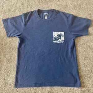 Uniqlo Men’s Hokusai Great Wave Short Sleeve T-Shirt Size Medium